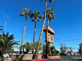 5295 Indian River Dr in Las Vegas, NV - Building Photo