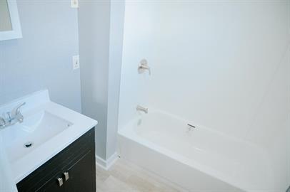 2405 Blondo St in Omaha, NE - Building Photo - Building Photo