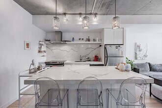75 Portland St in Toronto, ON - Building Photo - Building Photo