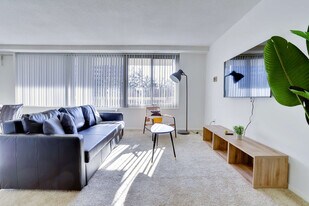 1600 S Eads St in Arlington, VA - Building Photo