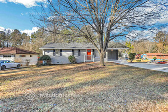 2991 Horse Shoe Dr in Atlanta, GA - Building Photo - Building Photo