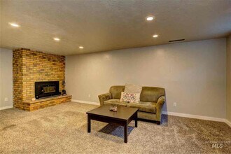 5603 Centerbrook Dr in Boise, ID - Building Photo - Building Photo