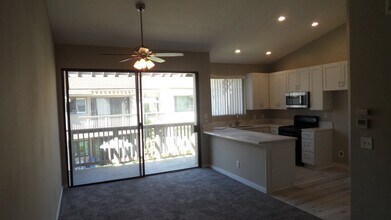 10520 Lakeside Dr N in Garden Grove, CA - Building Photo - Building Photo