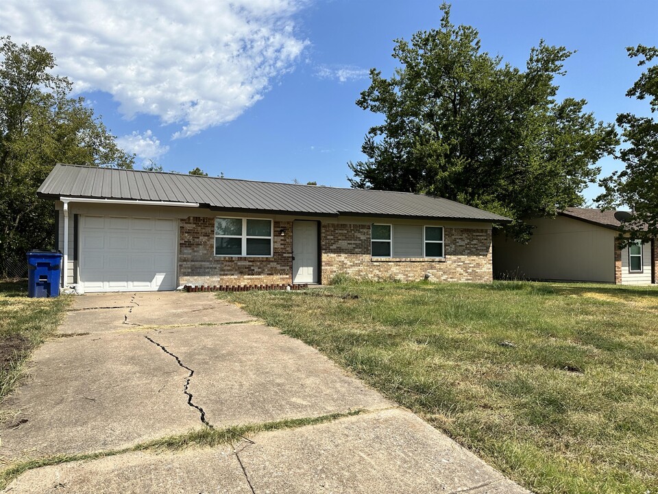 2007 Oliver St in Greenville, TX - Building Photo