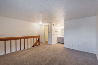 Woodland Pointe in Kent, OH - Building Photo - Interior Photo