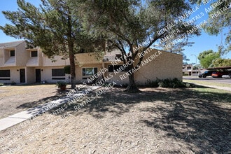 1052 S San Jose in Mesa, AZ - Foto de edificio - Building Photo