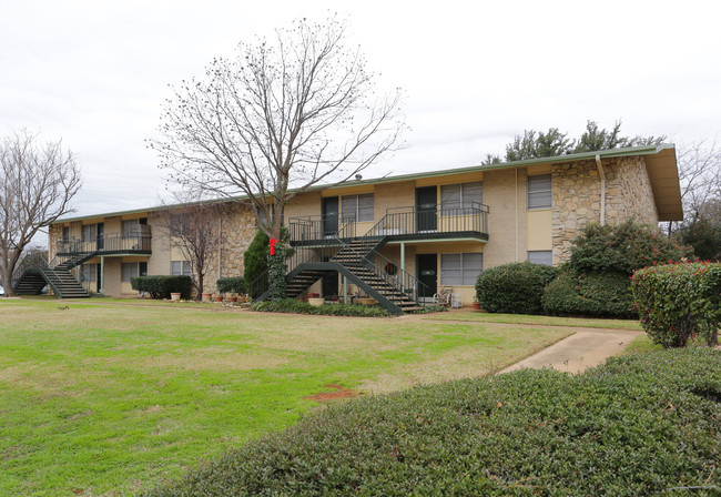 Carriage Hill in Arlington, TX - Building Photo - Building Photo