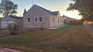 28025 Warren Rd in Garden City, MI - Building Photo - Building Photo