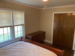 5025 Canterbury in Roeland Park, KS - Building Photo - Building Photo