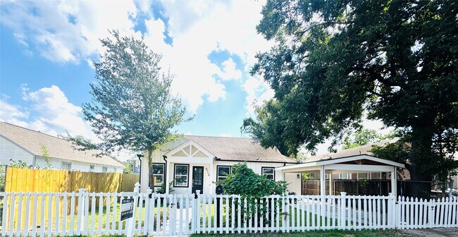 4716 Siegel St in Houston, TX - Building Photo - Building Photo