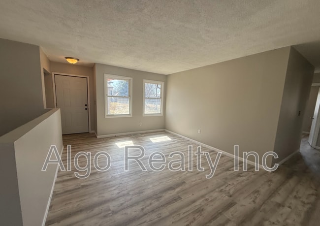 8233 Douglas Ln N in Brooklyn Park, MN - Building Photo - Building Photo