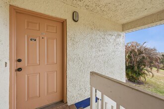 1502 SE Royal Green Cir in Port St. Lucie, FL - Building Photo - Building Photo