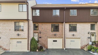 237 Strawberry Hill Ave in Stamford, CT - Building Photo