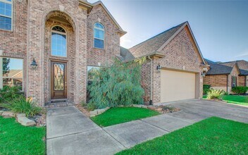 13123 Hazelwood Hollow Dr in Tomball, TX - Building Photo - Building Photo
