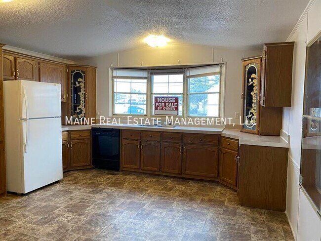 134 N Barton Rd in Campbellsport, WI - Foto de edificio - Building Photo