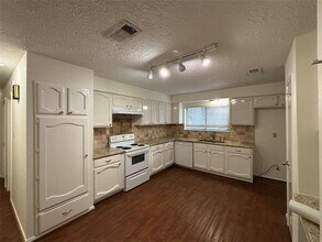 12614 Campos Dr in Houston, TX - Foto de edificio - Building Photo