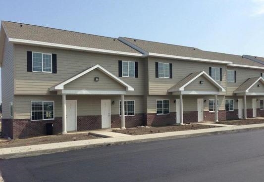 Acadia Creek in Aberdeen, SD - Building Photo