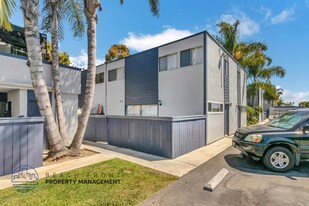 2621 Harbor Blvd. in Costa Mesa, CA - Building Photo