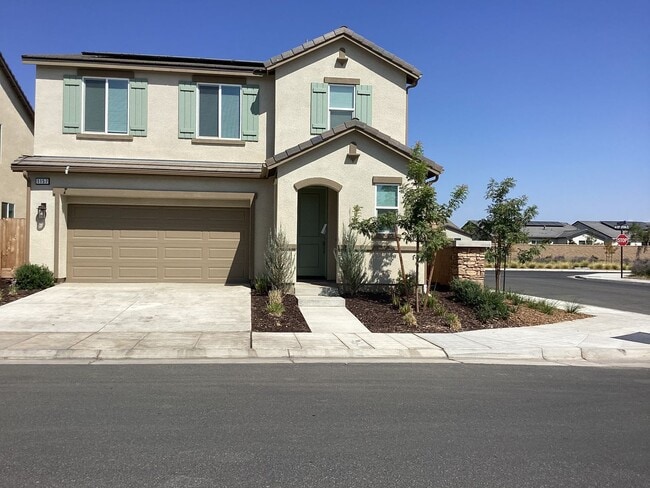 1157 Blue Oak Ln W in Madera, CA - Building Photo - Building Photo