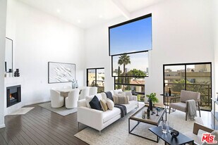 1059 S Shenandoah St in Los Angeles, CA - Building Photo