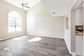 7513 Cinnamon Lakes Dr in Jacksonville, FL - Foto de edificio - Building Photo