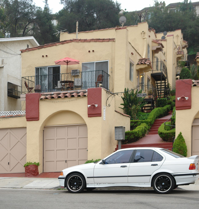 1836-1840 Chickasaw Ave in Los Angeles, CA - Building Photo - Building Photo