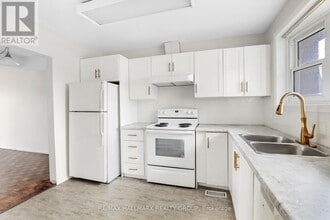 920 Dynes Rd in Ottawa, ON - Building Photo - Building Photo