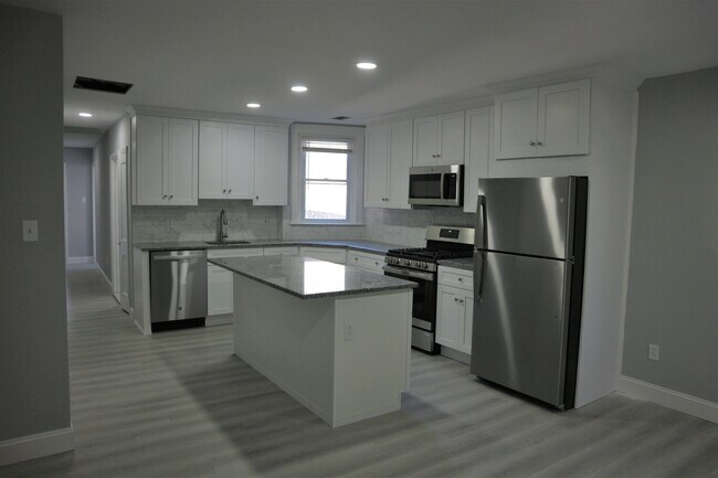 6064 Ridge Ave, Unit 3rd F photo'