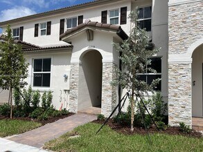 12235 NW 23rd Path in Miami Shores, FL - Building Photo - Building Photo