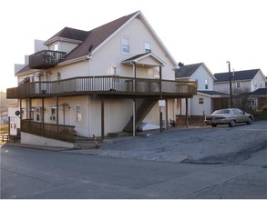 1000 E Grant St in East Butler, PA - Foto de edificio - Building Photo