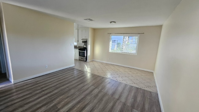 7240 Woodman Ave in Los Angeles, CA - Building Photo - Building Photo