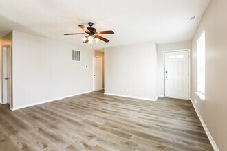 11840 Wapiti Way in Noblesville, IN - Building Photo - Building Photo
