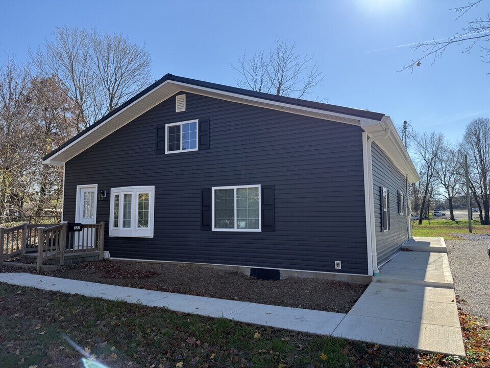 121 E Main St in Glendale, KY - Building Photo