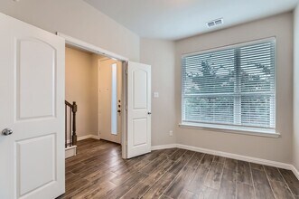 301 E Lamar St in McKinney, TX - Foto de edificio - Building Photo