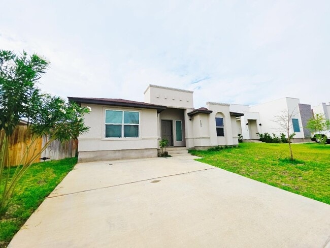 2206 Durazno Ct in Laredo, TX - Building Photo - Building Photo