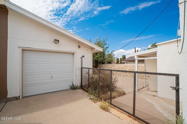 property at 3425 Hickman St