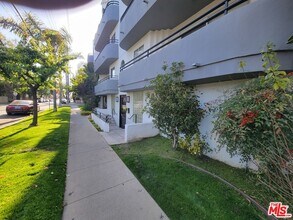 2050 S Bentley Ave-Unit -PH 4 in Los Angeles, CA - Building Photo - Building Photo