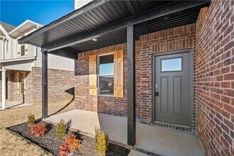 4670 W Aurora St in Fayetteville, AR - Foto de edificio - Building Photo