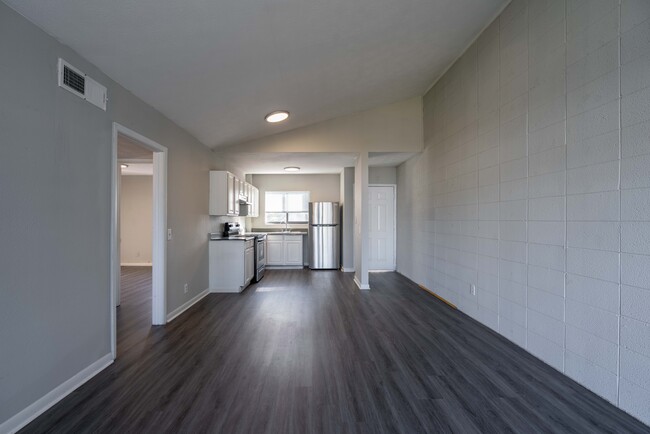 Landings at Parkview in Jacksonville, FL - Building Photo - Interior Photo