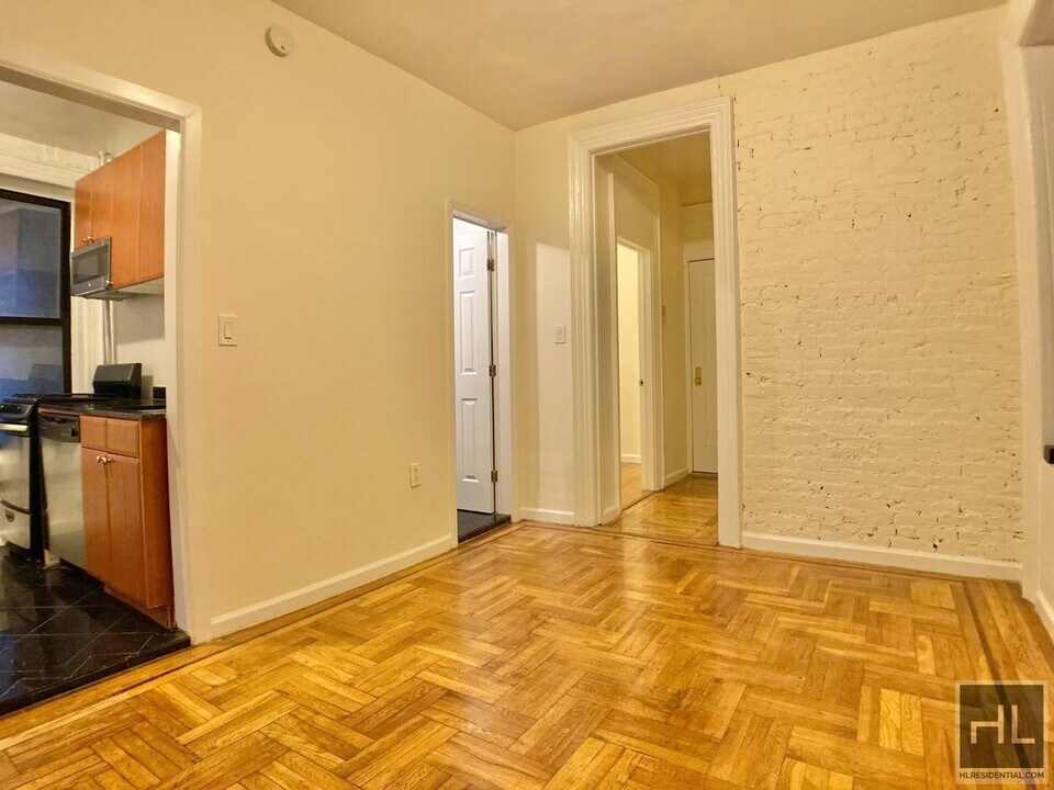 East 12th Street, Unit 3 in New York, NY - Building Photo