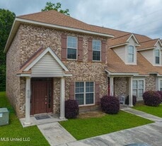 908 Jefferson Dr in Gulfport, MS - Building Photo