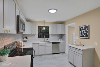 2138 Larry Dr in Jacksonville, FL - Building Photo - Building Photo