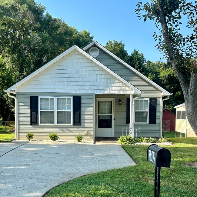 property at 1642 Thompson Dr