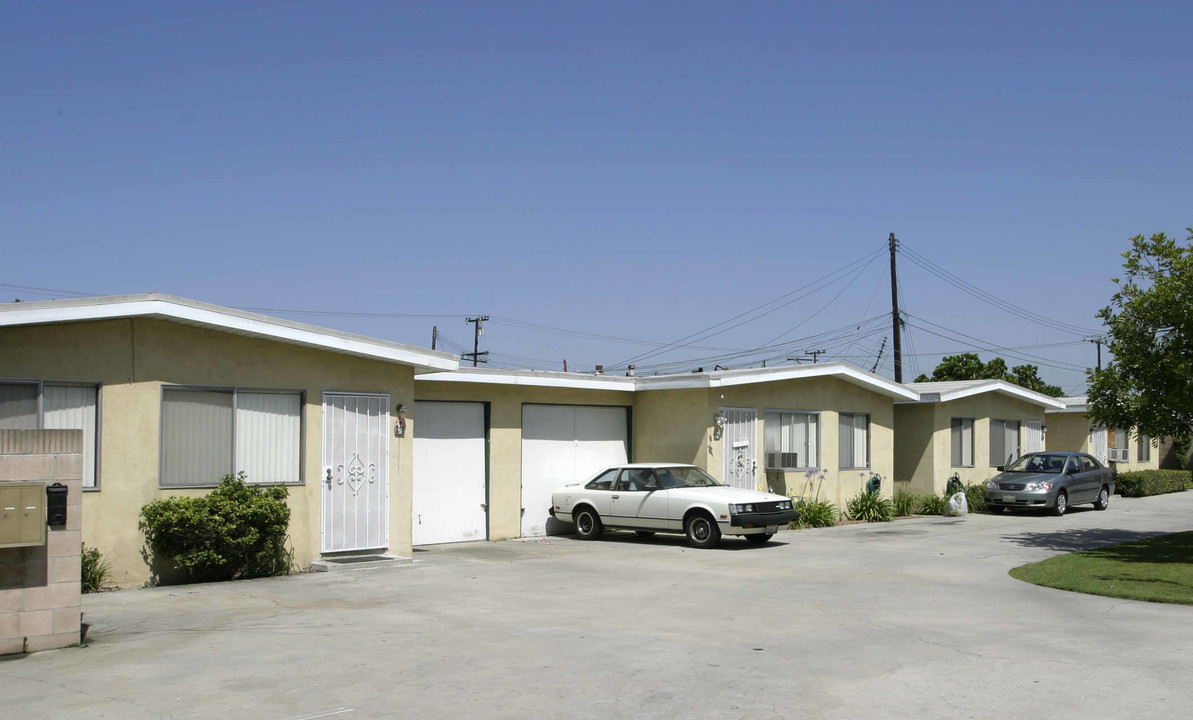 9417 Rose St in Bellflower, CA - Foto de edificio