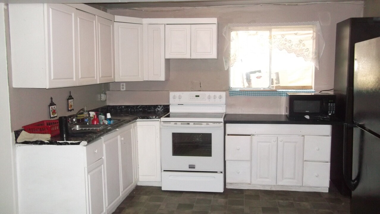 7567 Alder St in Mission, BC - Building Photo