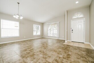 4233 Hartford Lake Dr in Tampa, FL - Building Photo - Building Photo