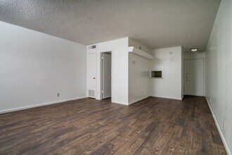 Woods of Brookhollow in San Antonio, TX - Building Photo - Interior Photo
