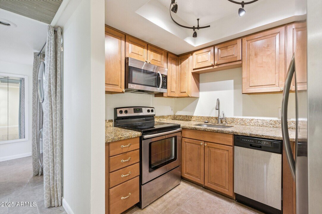 17 E Ruth Ave in Phoenix, AZ - Building Photo