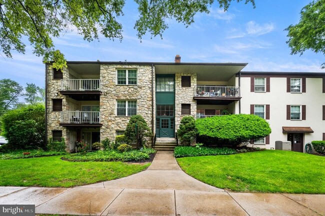 288 Drummers Ln in Wayne, PA - Building Photo - Building Photo
