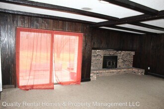 4450 E Atherton Rd in Burton, MI - Building Photo - Building Photo